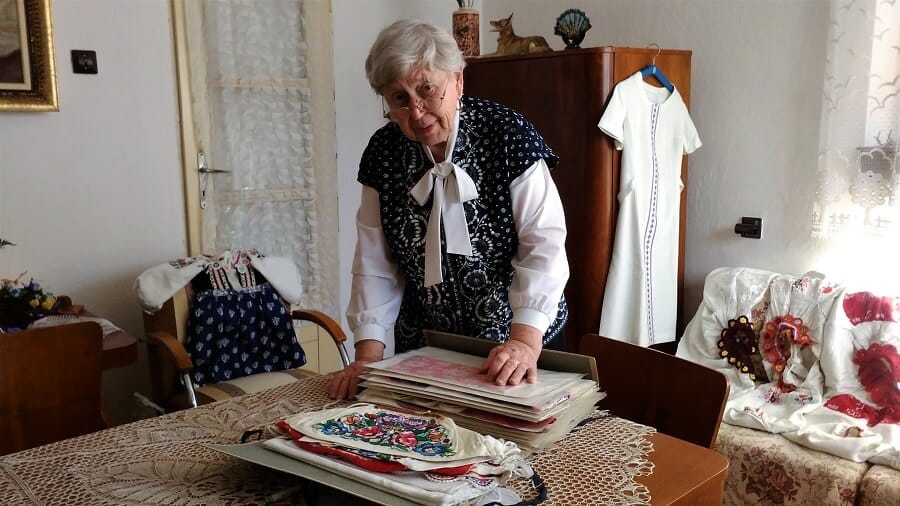 Veronika Veselovská so svojou zbierkou.